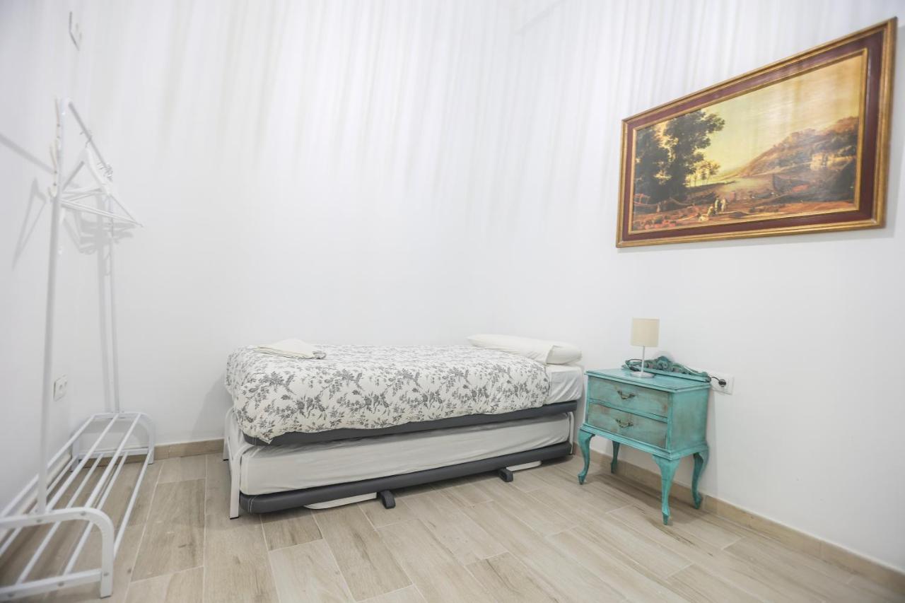 Apartamentos Catedral Малага Екстериор снимка