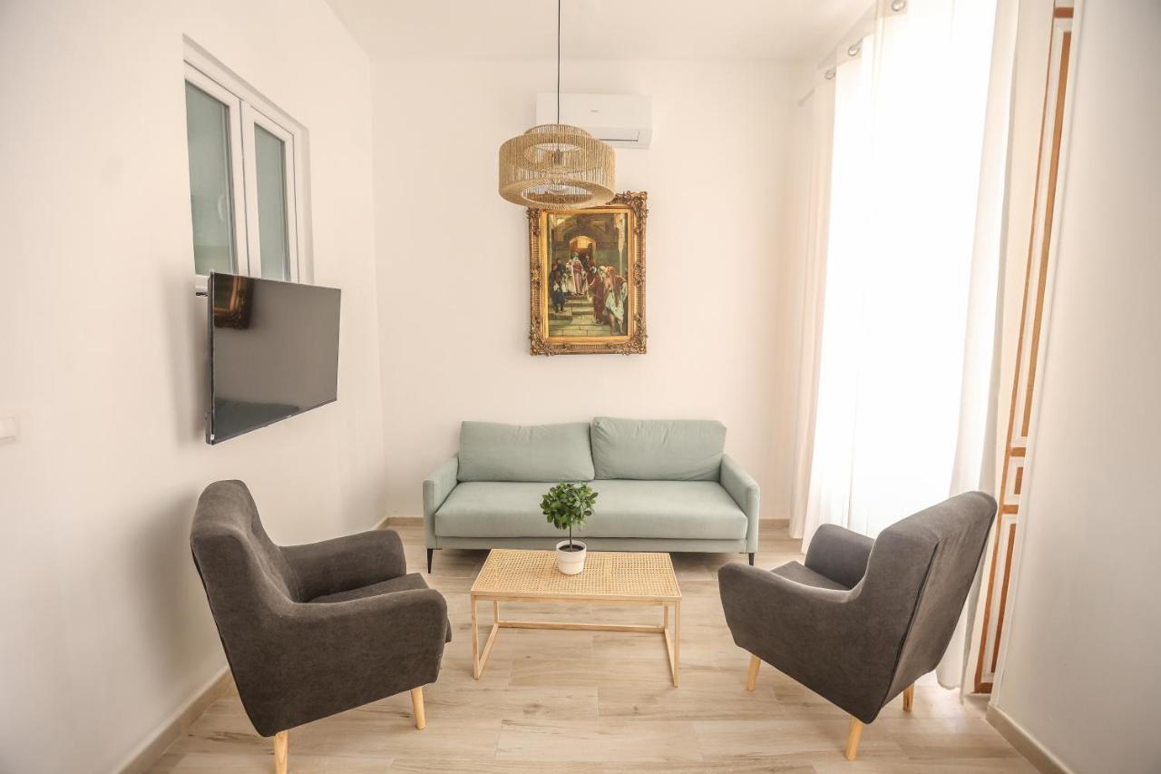 Apartamentos Catedral Малага Екстериор снимка