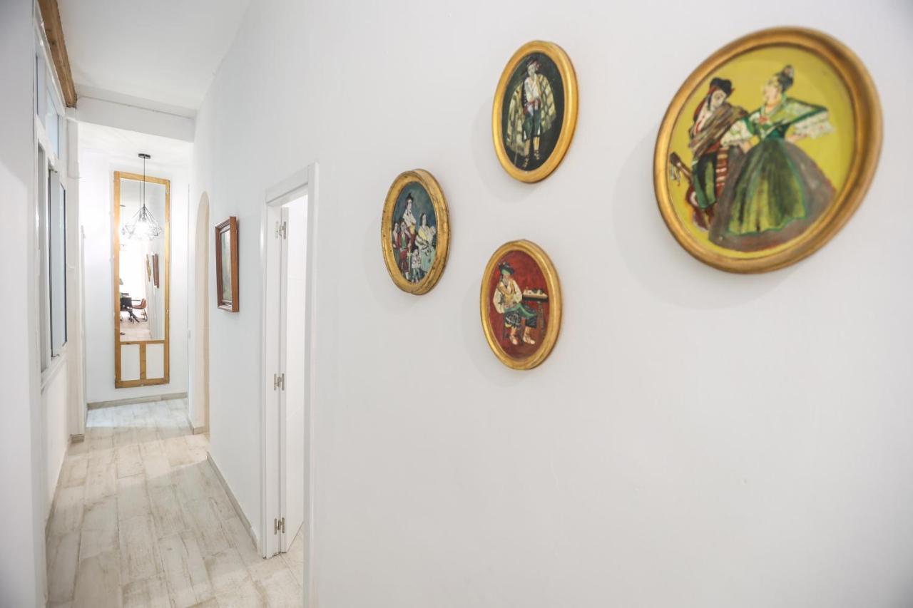 Apartamentos Catedral Малага Екстериор снимка
