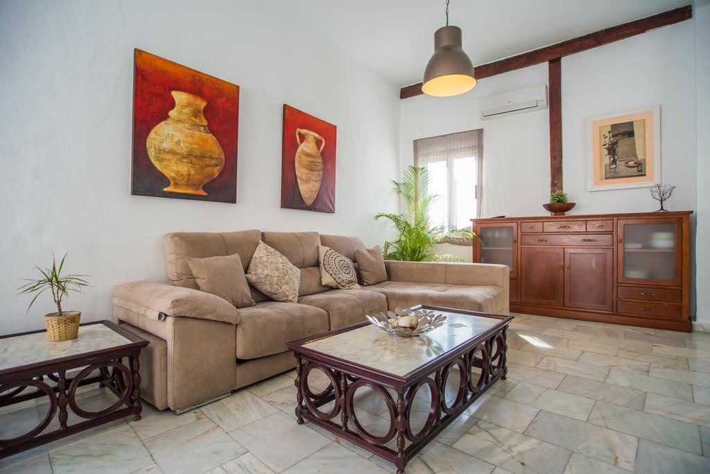 Apartamentos Catedral Малага Екстериор снимка