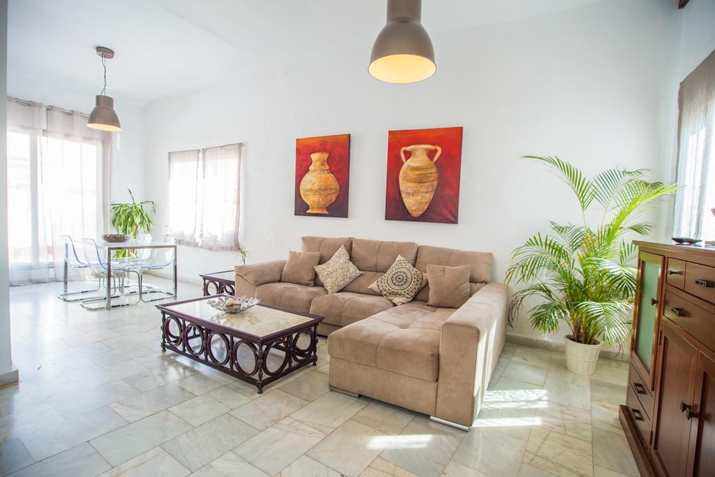 Apartamentos Catedral Малага Екстериор снимка