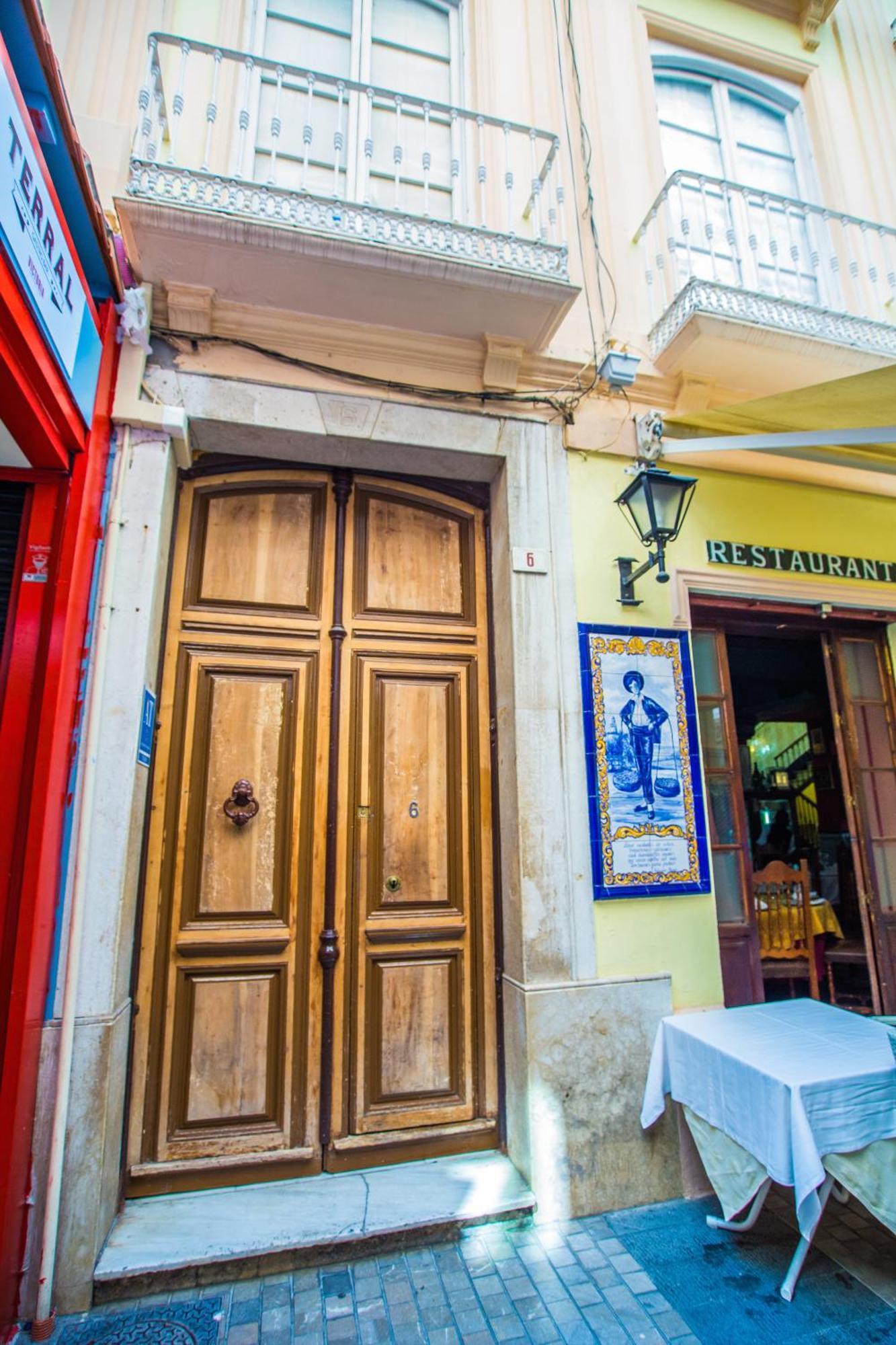 Apartamentos Catedral Малага Екстериор снимка