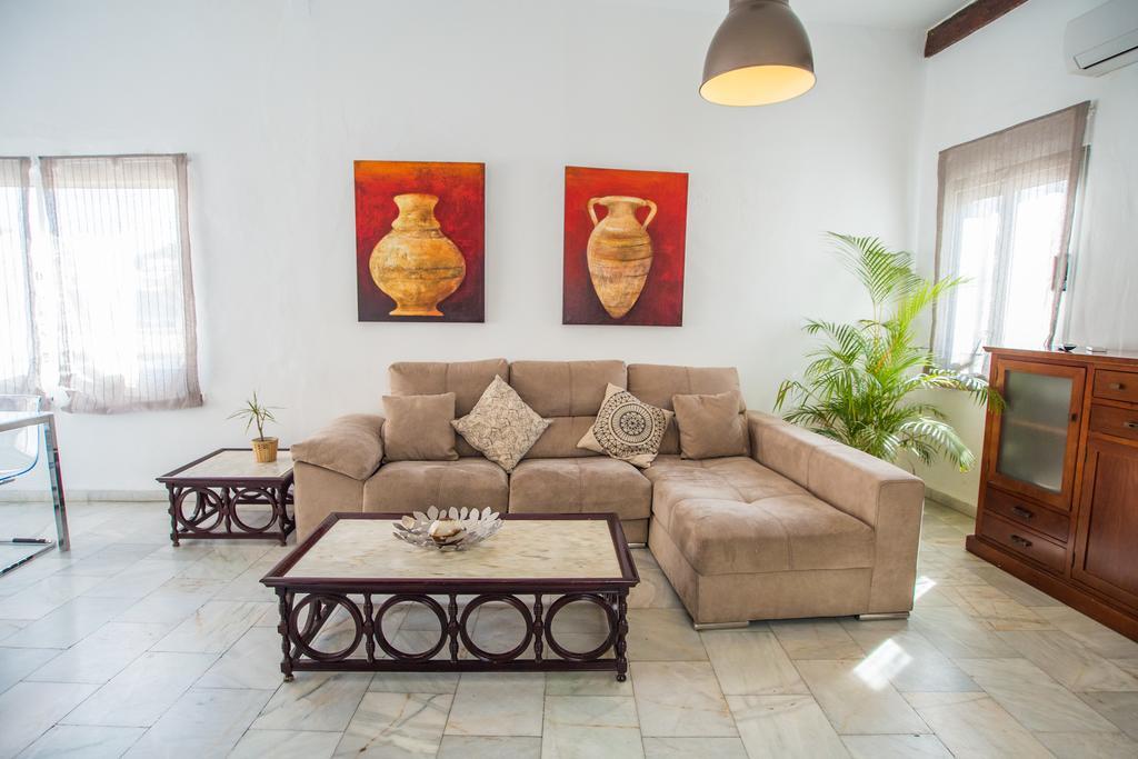 Apartamentos Catedral Малага Екстериор снимка