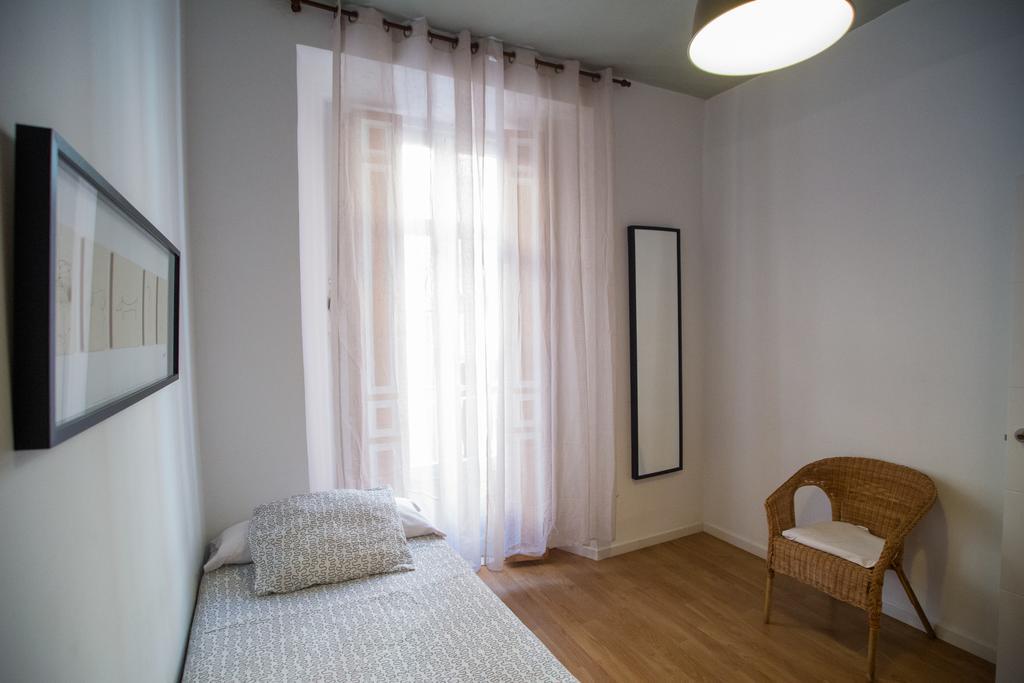 Apartamentos Catedral Малага Екстериор снимка