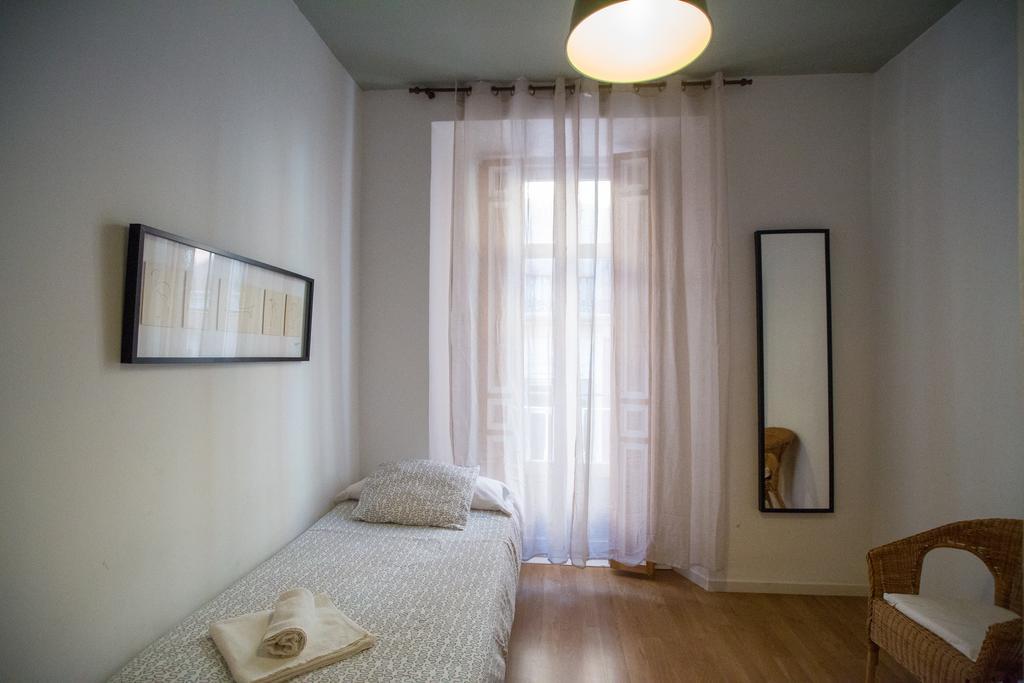 Apartamentos Catedral Малага Екстериор снимка