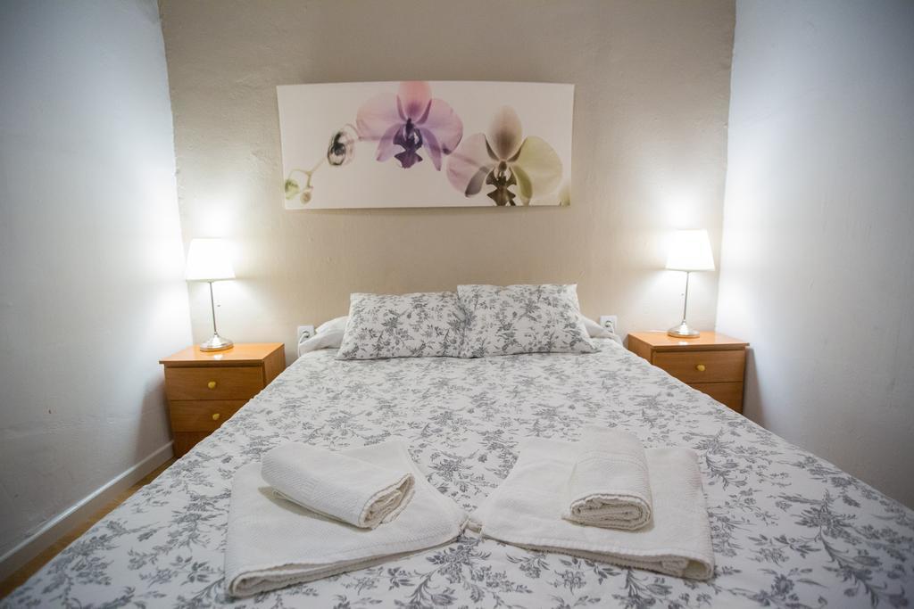 Apartamentos Catedral Малага Екстериор снимка