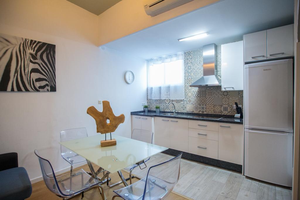 Apartamentos Catedral Малага Екстериор снимка