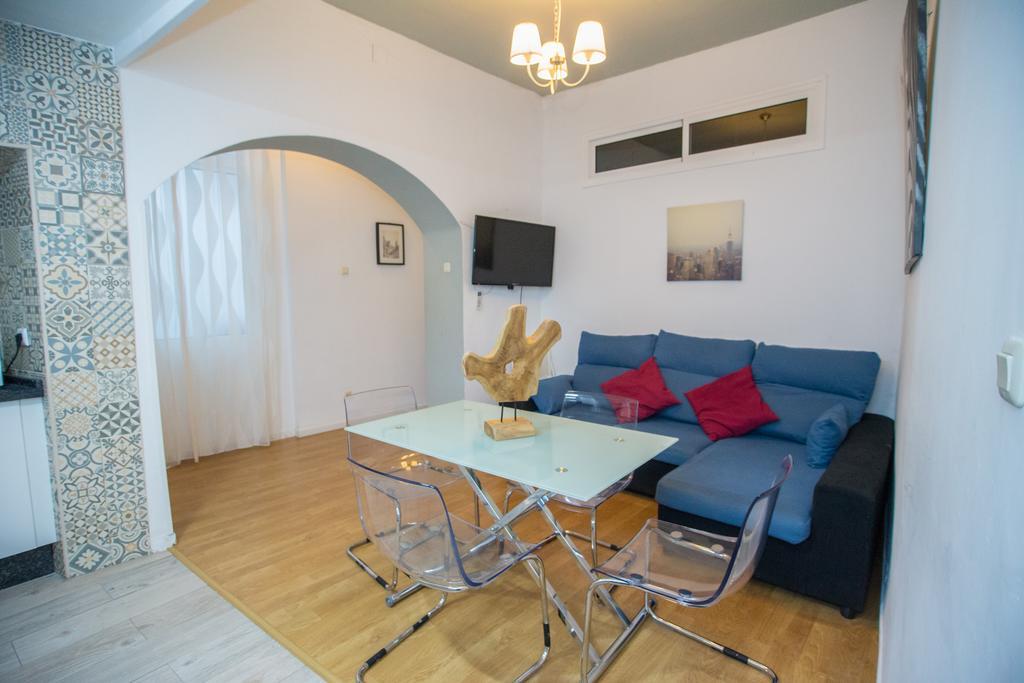 Apartamentos Catedral Малага Екстериор снимка
