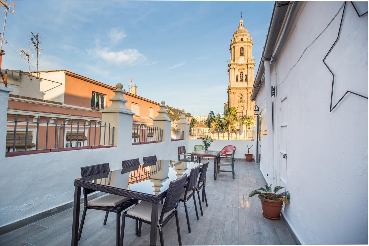 Apartamentos Catedral Малага Екстериор снимка