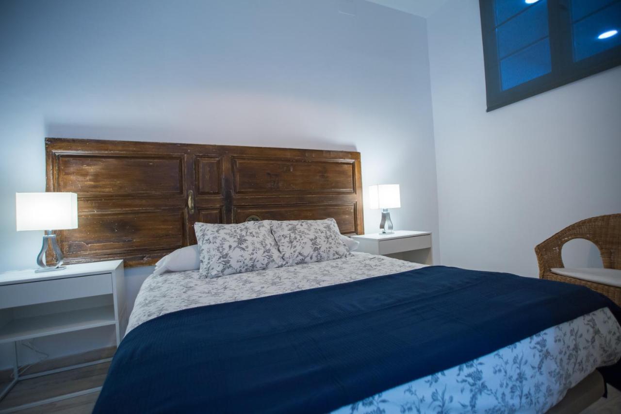 Apartamentos Catedral Малага Екстериор снимка