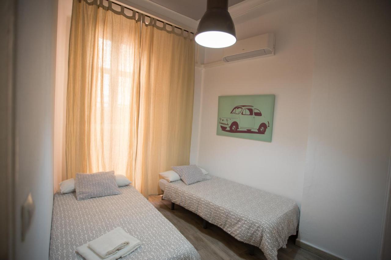 Apartamentos Catedral Малага Екстериор снимка