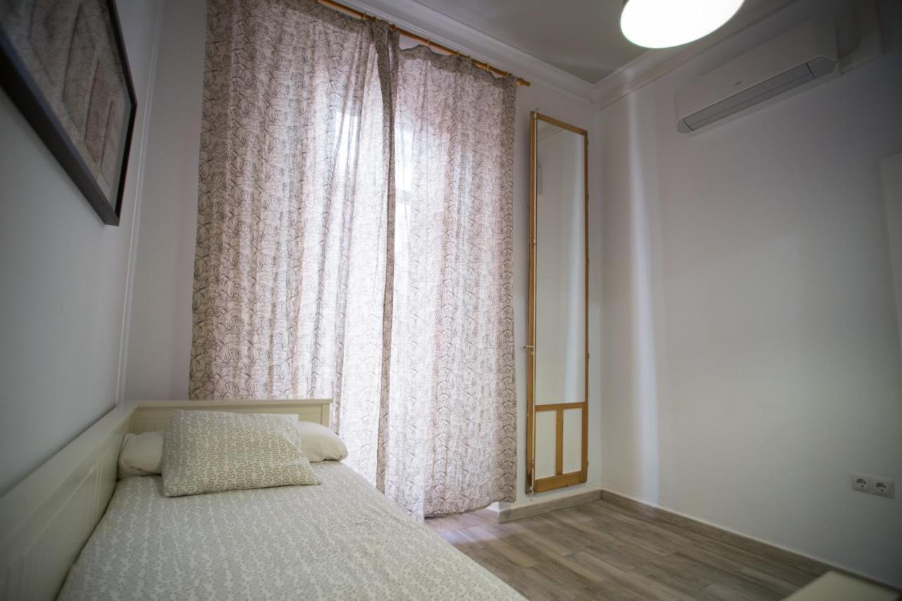 Apartamentos Catedral Малага Екстериор снимка