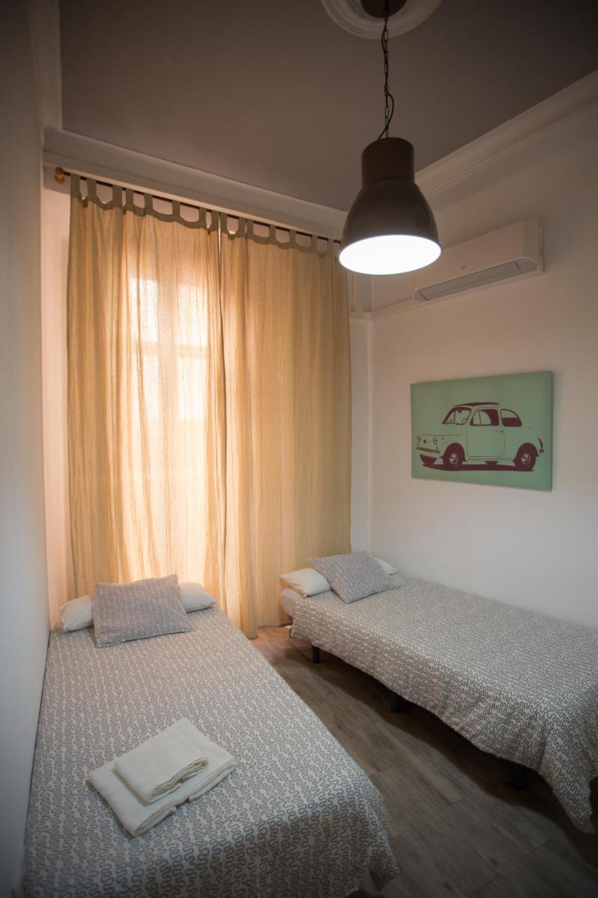 Apartamentos Catedral Малага Екстериор снимка