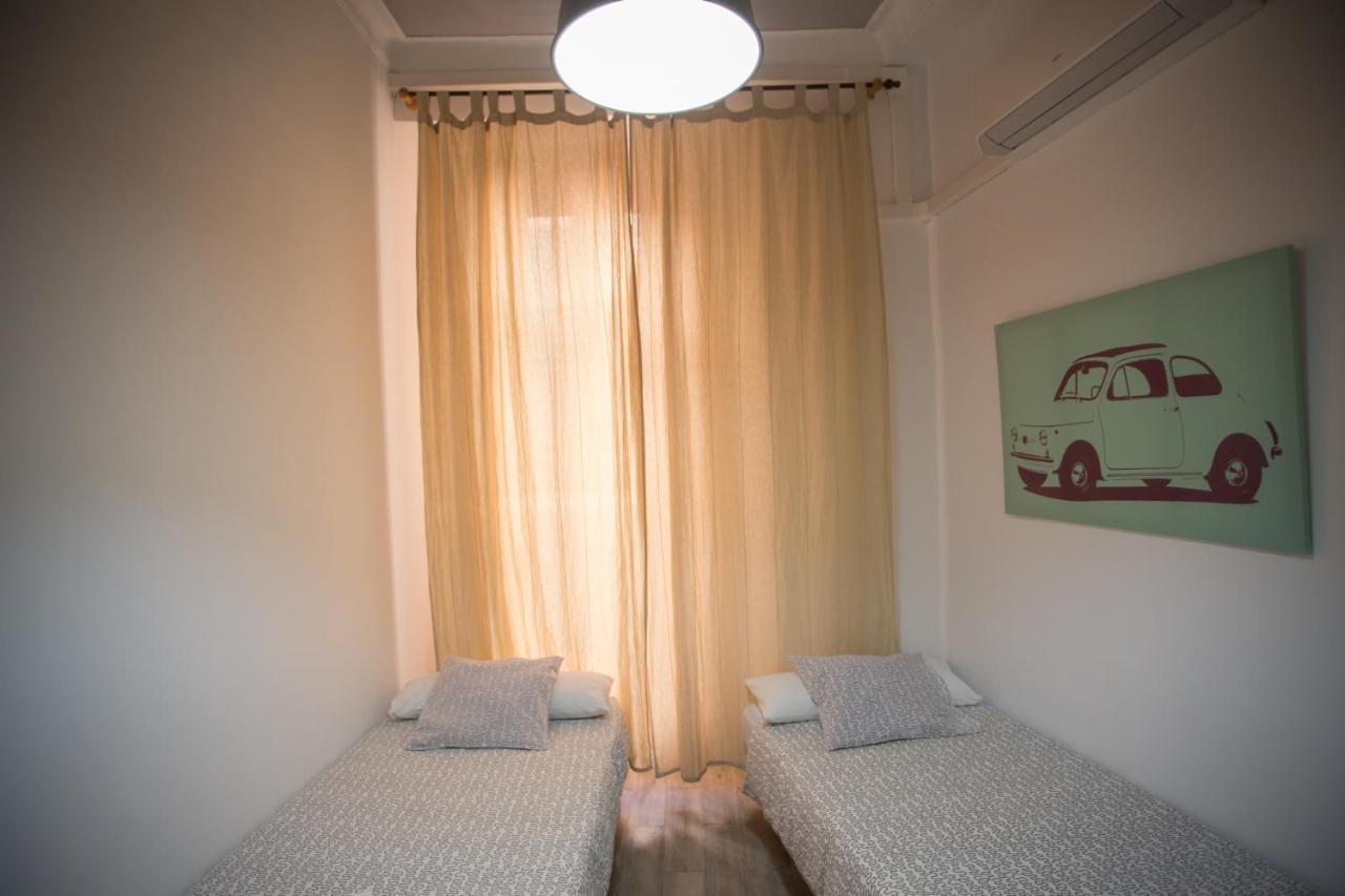 Apartamentos Catedral Малага Екстериор снимка