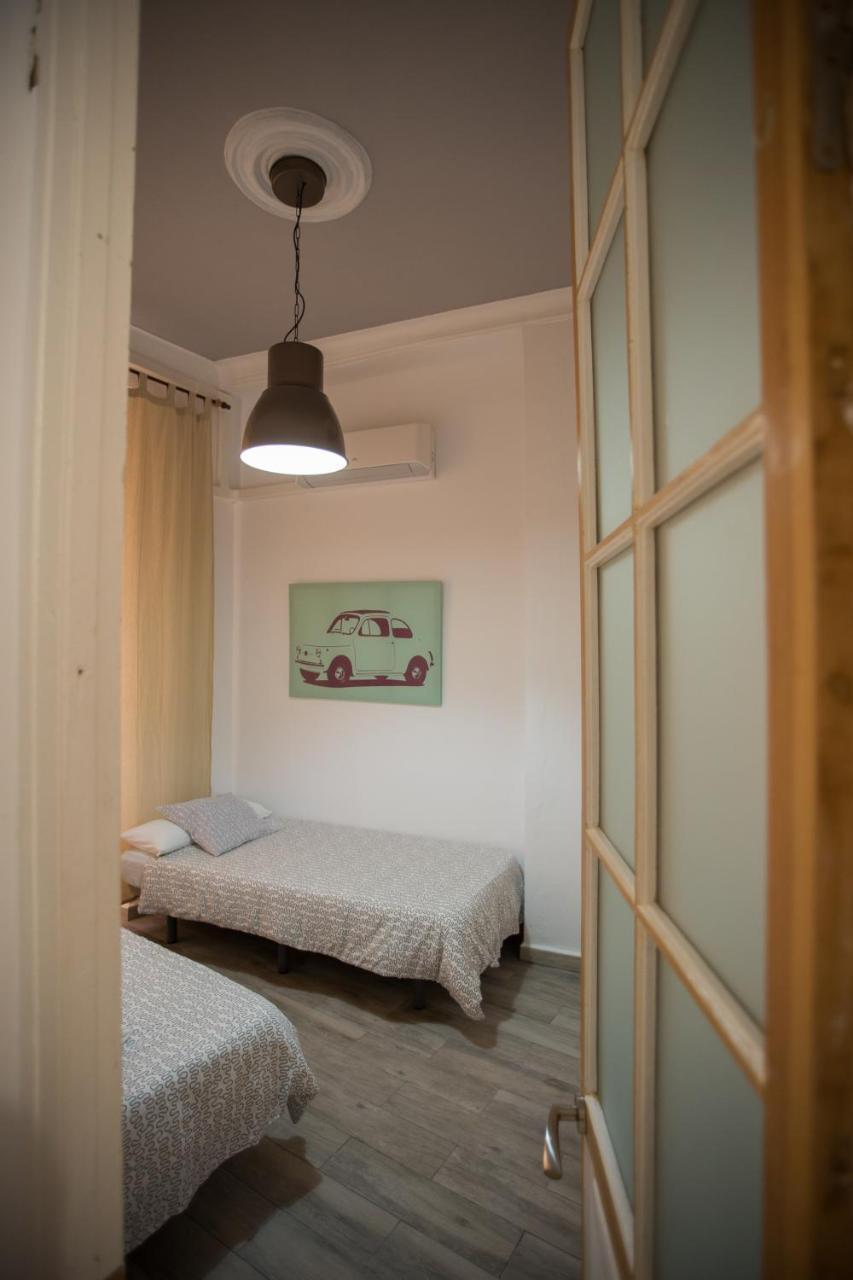 Apartamentos Catedral Малага Екстериор снимка