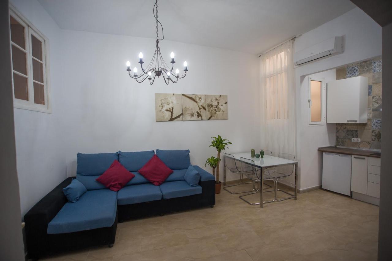 Apartamentos Catedral Малага Екстериор снимка