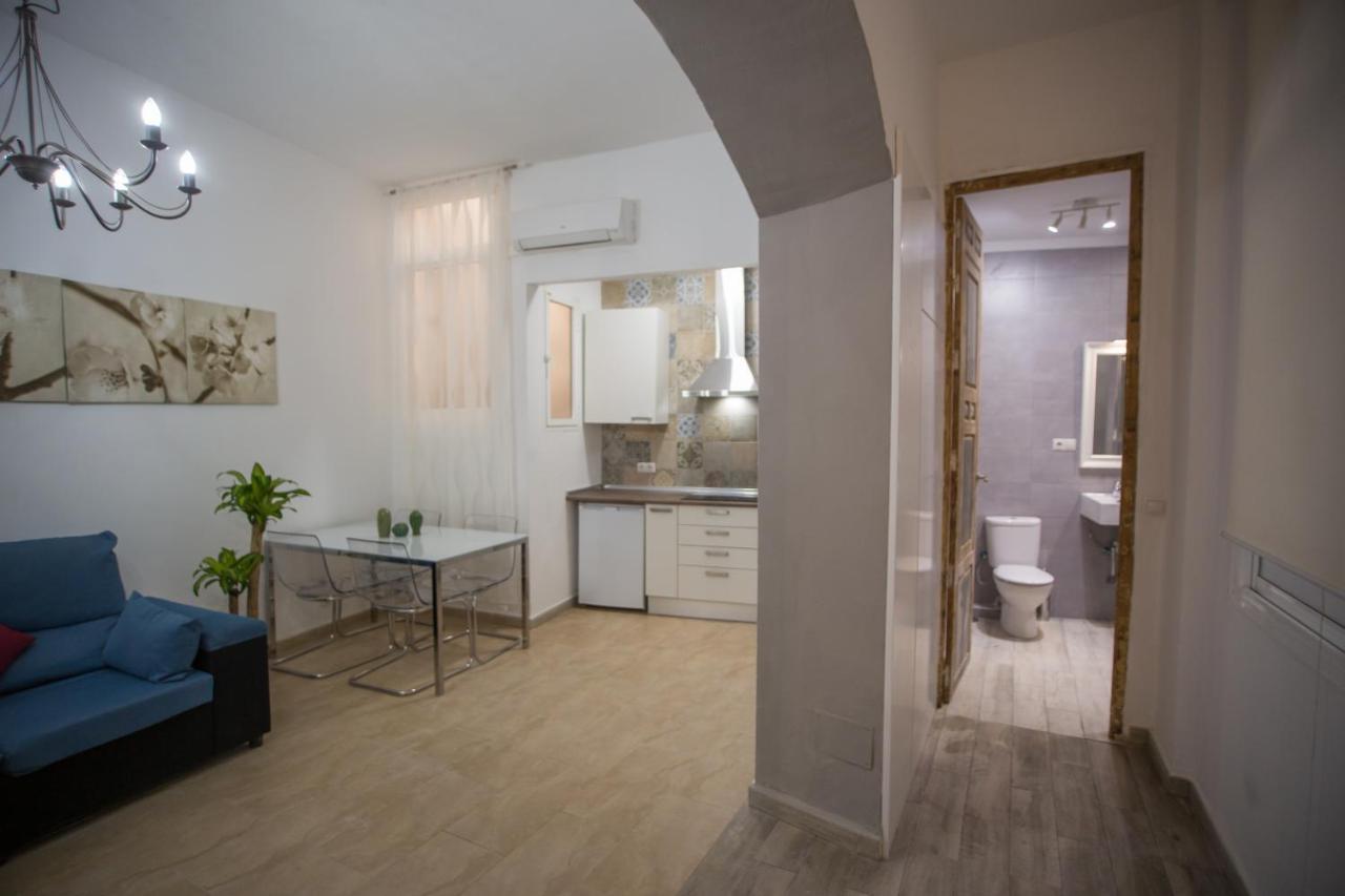 Apartamentos Catedral Малага Екстериор снимка
