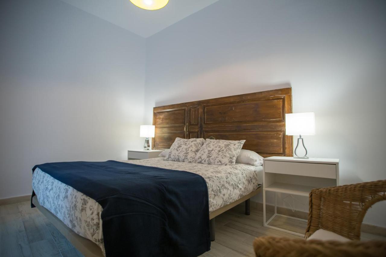 Apartamentos Catedral Малага Екстериор снимка