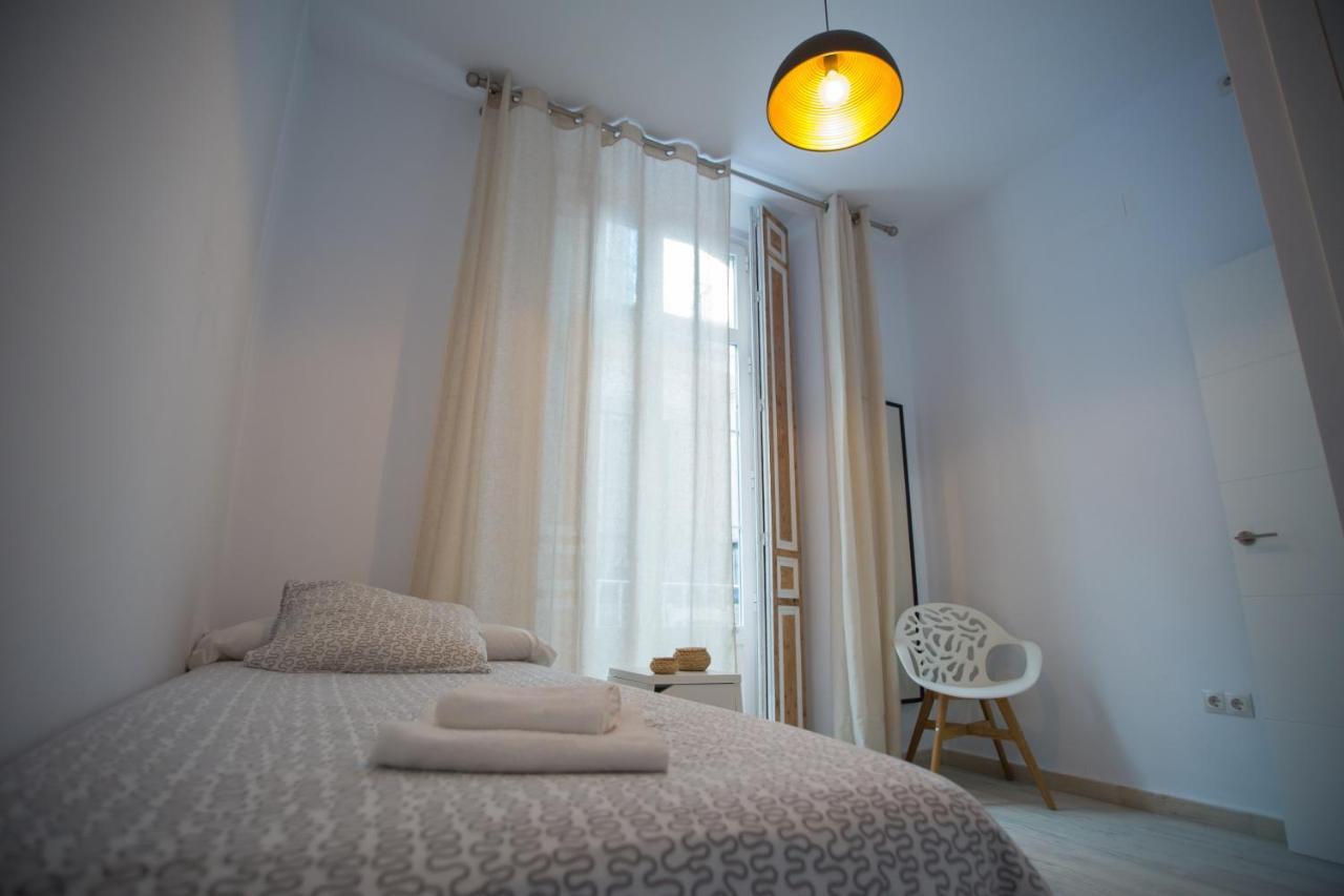 Apartamentos Catedral Малага Екстериор снимка